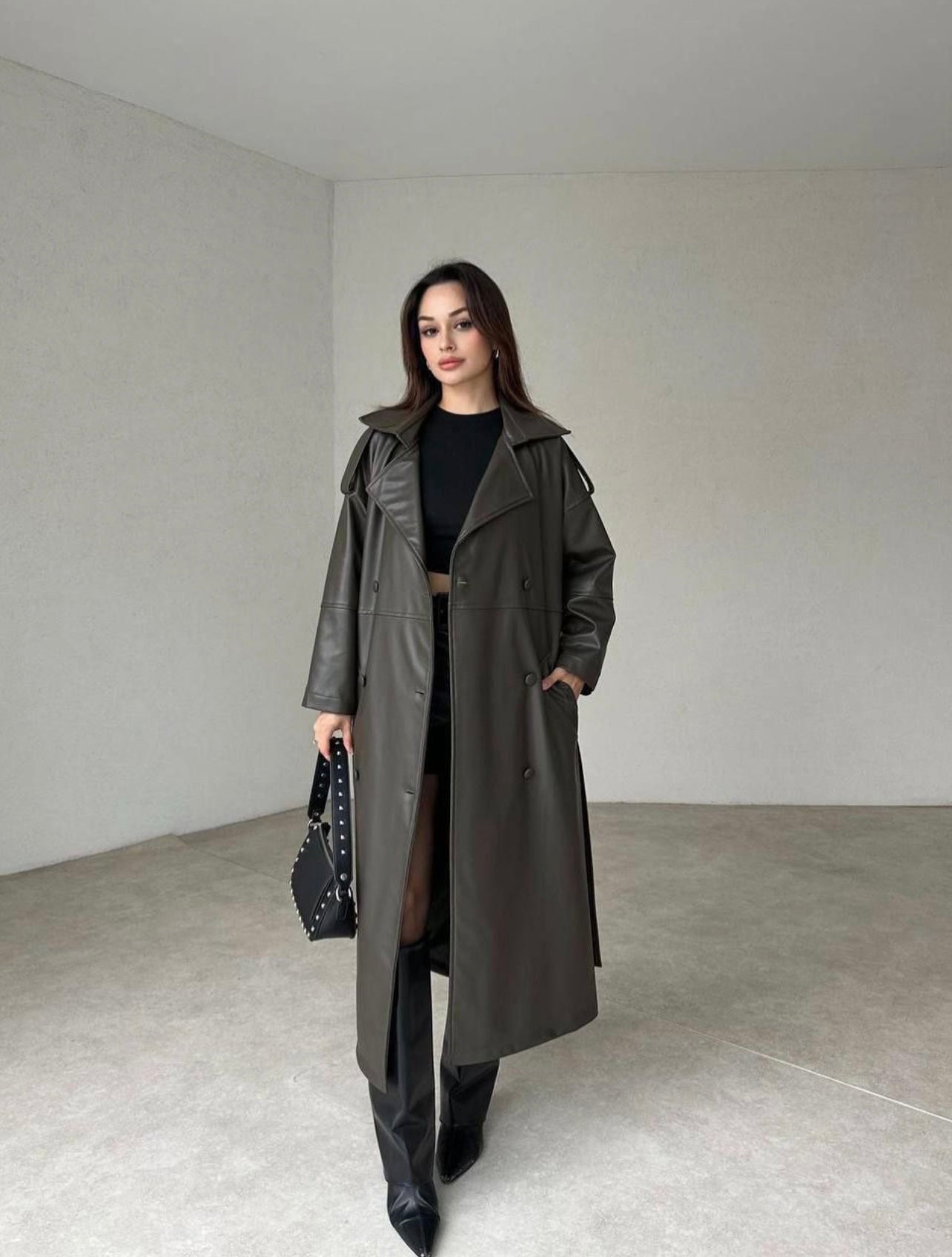 Trench long en cuir kaki